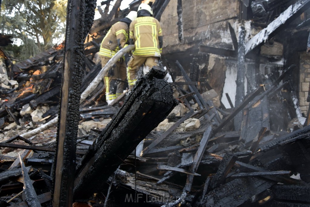 Grossfeuer Einfamilienhaus Siegburg Muehlengrabenstr P1129.JPG - Miklos Laubert